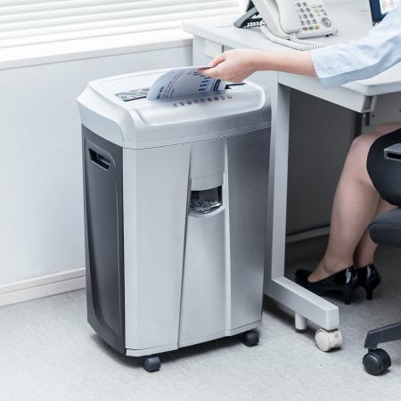 【アウトレット】電動シュレッダー(業務用・クロスカット・20枚細断・連続120分使用・CD/DVD・カード対応) 400-PSD036