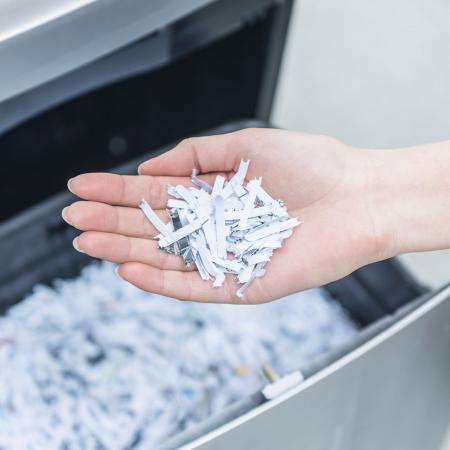 【アウトレット】電動シュレッダー(業務用・クロスカット・20枚細断・連続120分使用・CD/DVD・カード対応) 400-PSD036